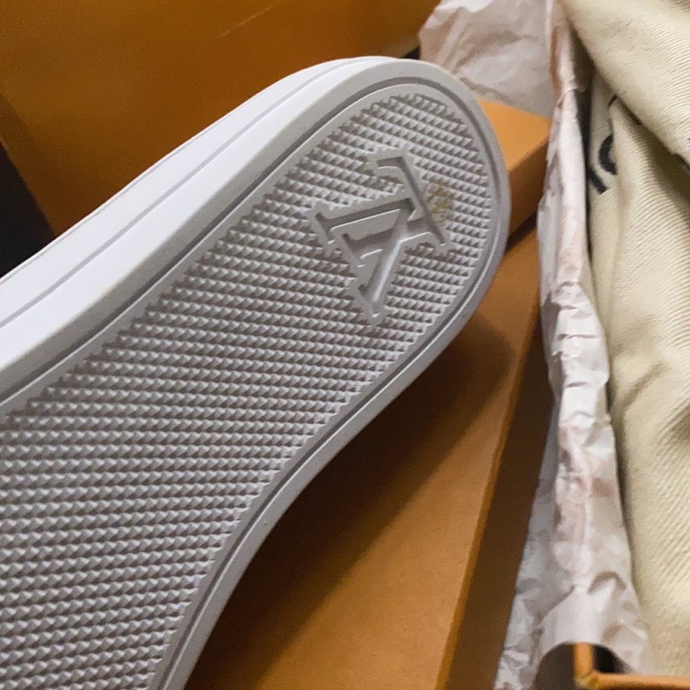 LV sneakers sz 41 - Picture 5 of 6